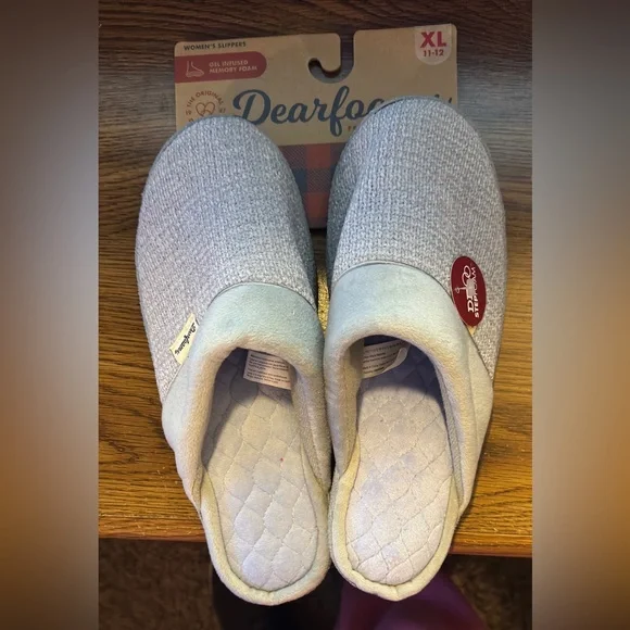 New with tags, women’s Dearfoams slippers, size XL (11-12), color is slate - Picture 2 of 14